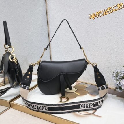 Dior saddle leather Plain ribbon with wide shoulder strap black 1033 size: 25.5 * 20 * 6.5 cm
